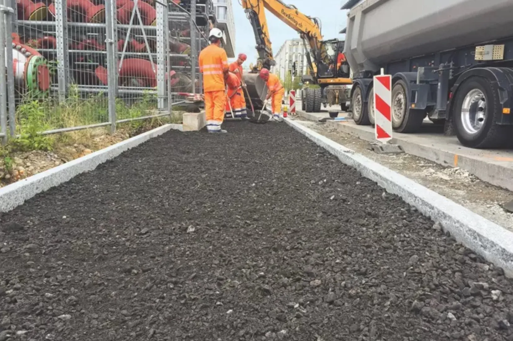Einbau des Substrats in der zusammenhängenden Pflanzfläche