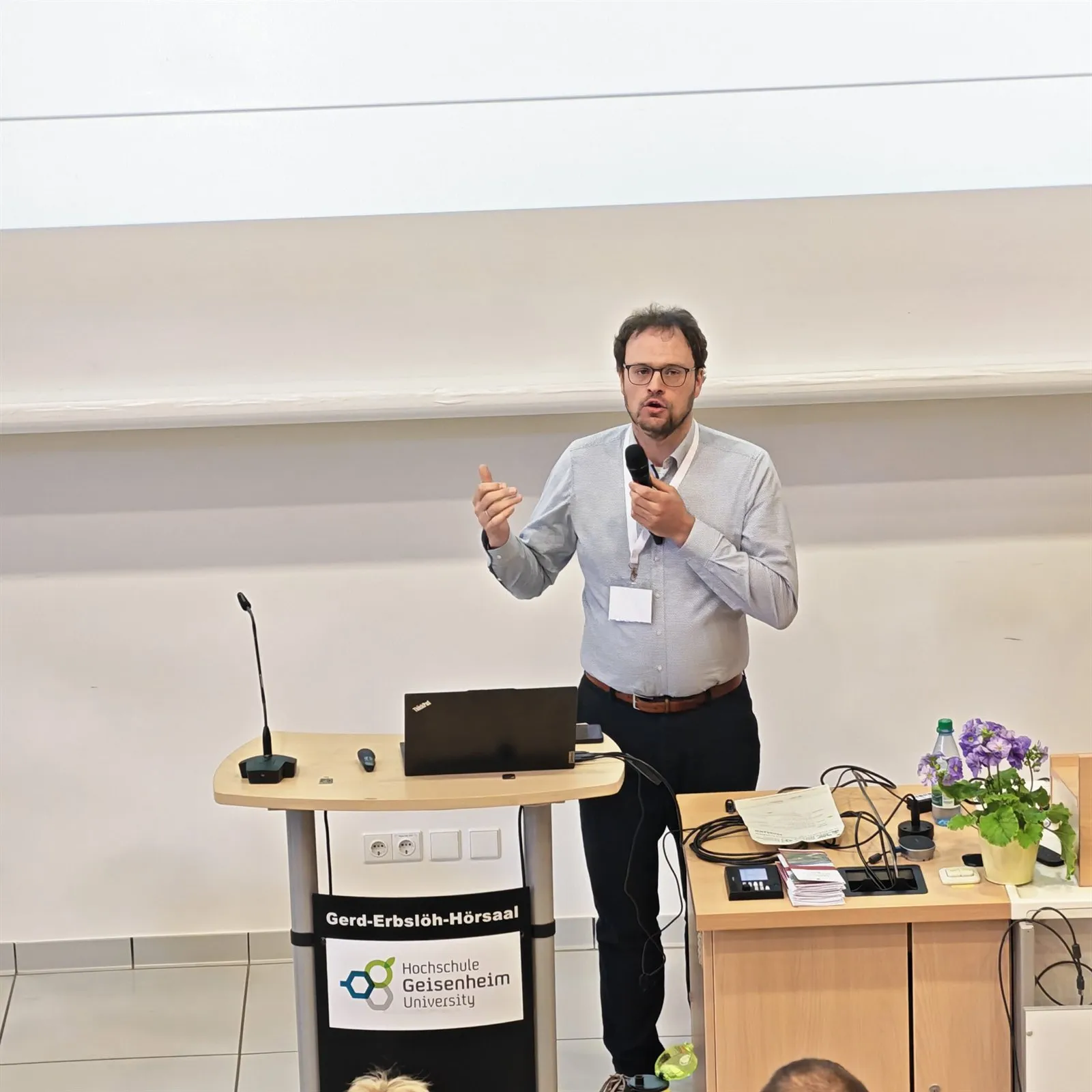 Dr. Nikolas Hagemann am Rednerpult