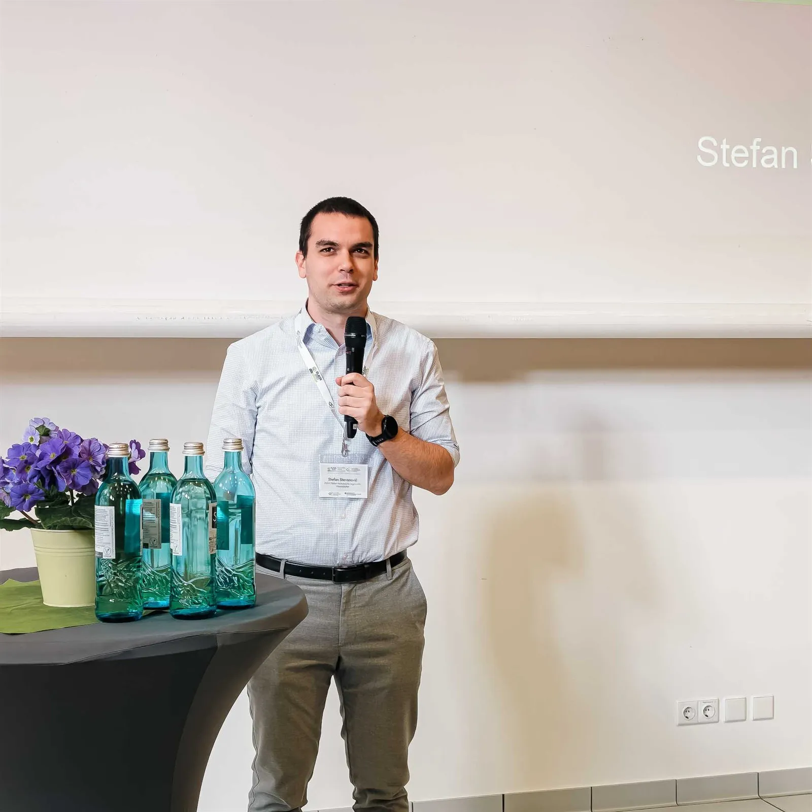 Stefan Stevanović während seines Vortrags