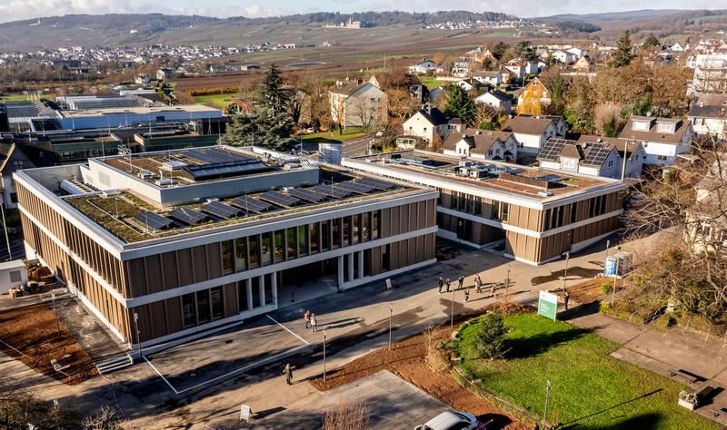 Luftbild des neuen Hörsaalgebäudes der Hochschule Geisenheim University